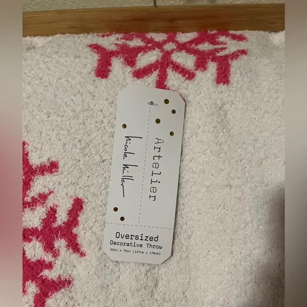 Nicole Miller Christmas Snowflake Viral Blanket!